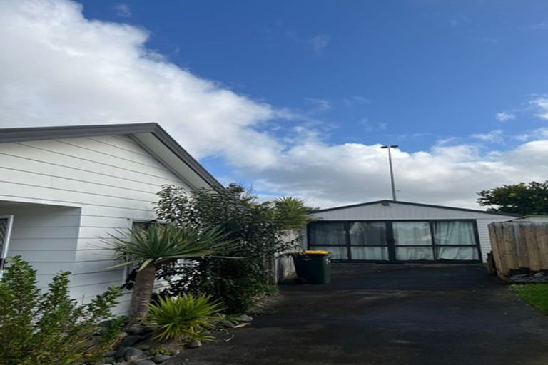 Photo of property in 24 Randwick Place, Randwick Park, Auckland, 2105