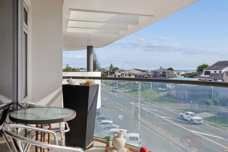 Photo of property in 1086 Papamoa Beach Road, Papamoa Beach, Papamoa, 3118