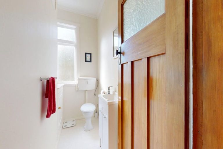 Photo of property in 2 Darlington Terrace, Miramar, Wellington, 6022