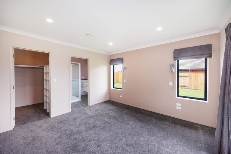 Photo of property in 186 Pacific Drive, Fitzherbert, Palmerston North, 4410