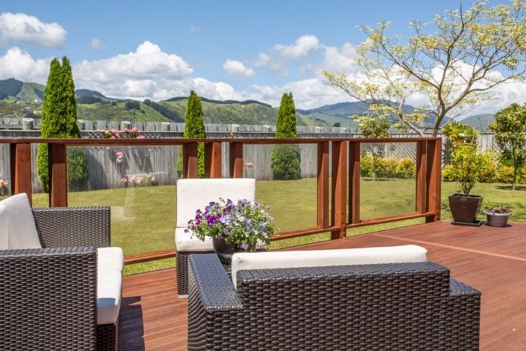 Photo of property in 47 Quadrant Heights, Paraparaumu, 5032