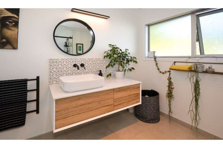 Photo of property in 8 Kemp Road, Kerikeri, 0230