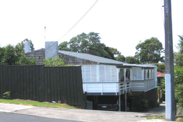 Photo of property in 1/219 Rangatira Road, Beach Haven, Auckland, 0626