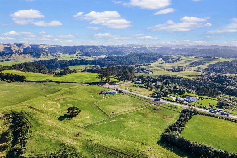 Photo of property in 2590 Awhitu Road, Awhitu, 2684