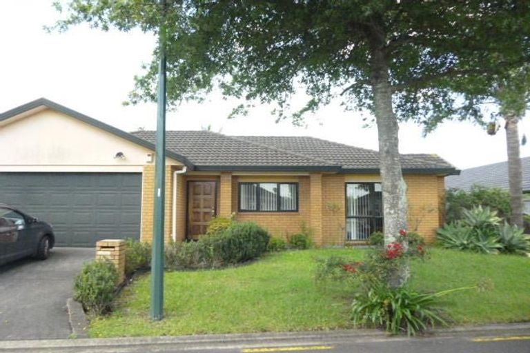 Photo of property in 8 Brittas Place, East Tamaki, Auckland, 2016