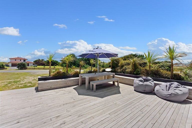 Photo of property in 47 Reay Mackay Grove, Waikawa Beach, Levin, 5573