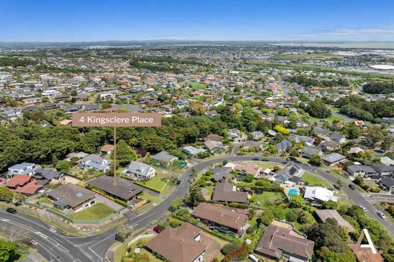 Photo of property in 4 Kingsclere Place, Goodwood Heights, Auckland, 2105