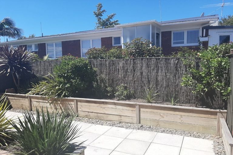 Photo of property in 2/48a Northboro Road, Belmont, Auckland, 0622