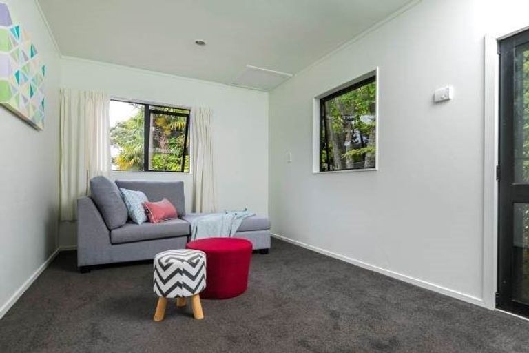 Photo of property in 25 Austin Road, Greenhithe, Auckland, 0632