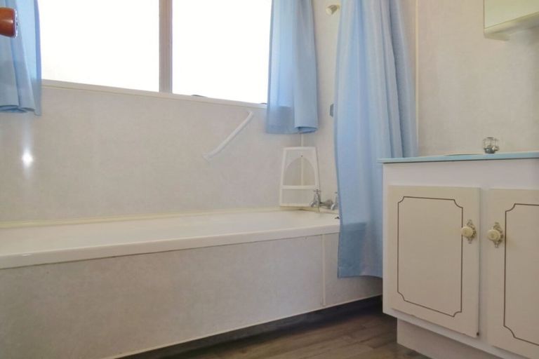 Photo of property in 6 Cicada Place, Hei Hei, Christchurch, 8042