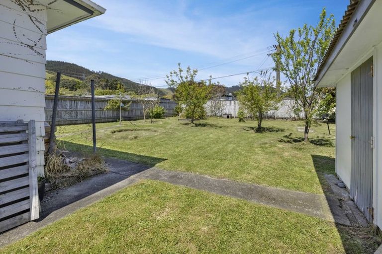Photo of property in 46 Kaitawa Crescent, Paraparaumu, 5032