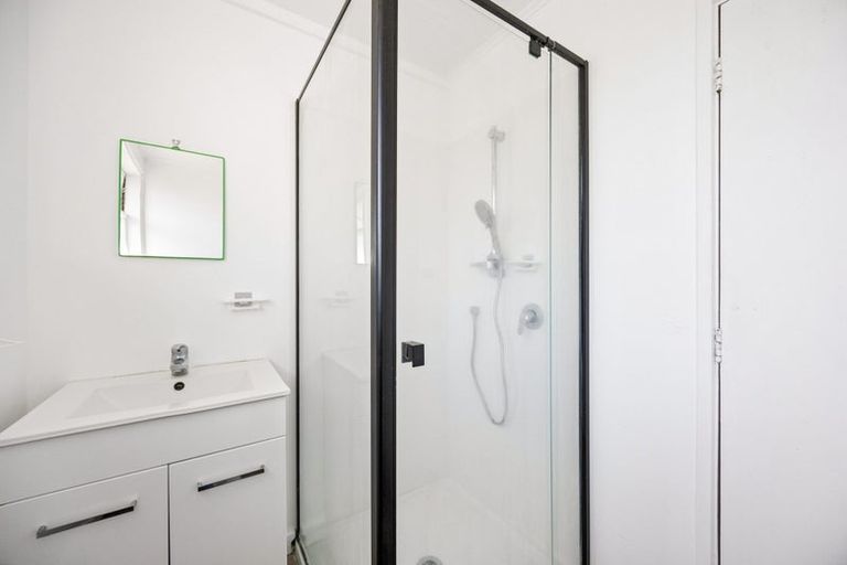 Photo of property in 50 Taylor Road, Mangere Bridge, Auckland, 2022