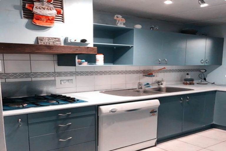 Photo of property in 16 Rimu Street, New Lynn, Auckland, 0600