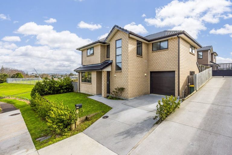Photo of property in 33 Carole Crescent, Pakuranga, Auckland, 2010