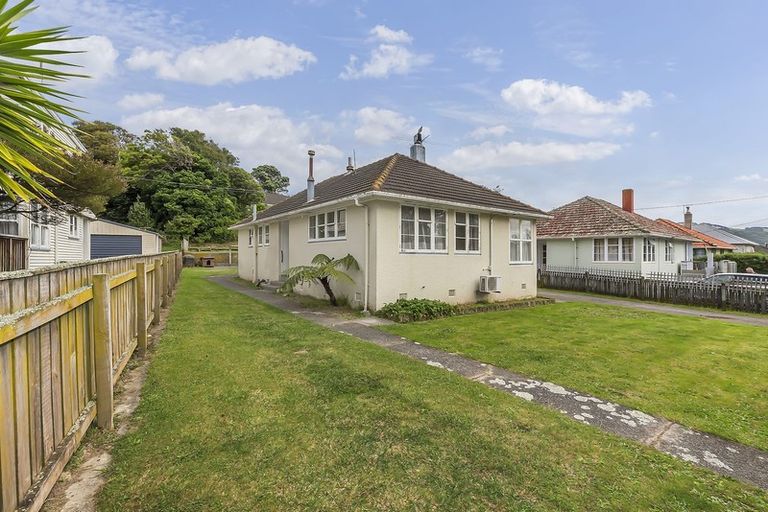 Photo of property in 52 Mungavin Avenue, Ranui, Porirua, 5024