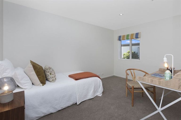 Photo of property in 72 Memorial Avenue, Ilam, Christchurch, 8053