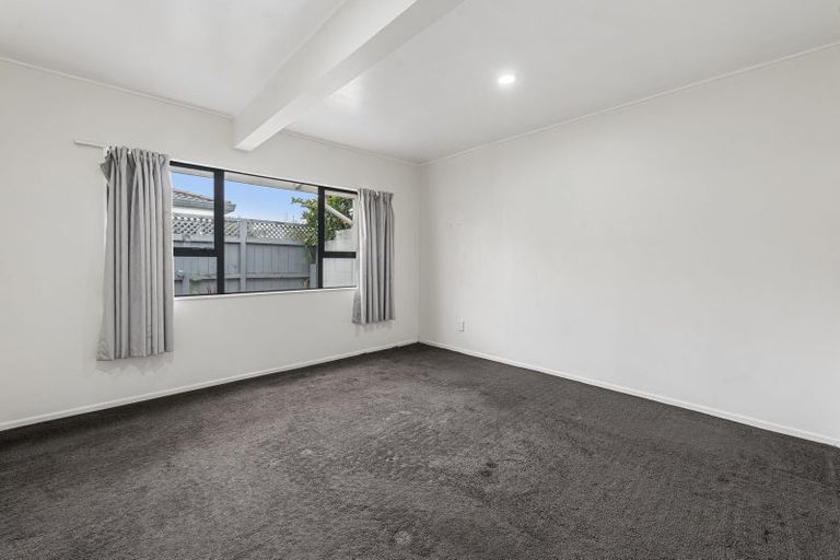 Photo of property in 2/11 Overton Road, Papatoetoe, Auckland, 2025