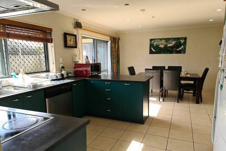 Photo of property in 6 Anrath Close, East Tamaki, Auckland, 2016