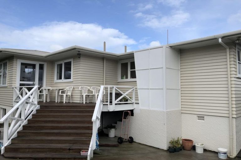 Photo of property in 17 Trafalgar Street, Westown, New Plymouth, 4310