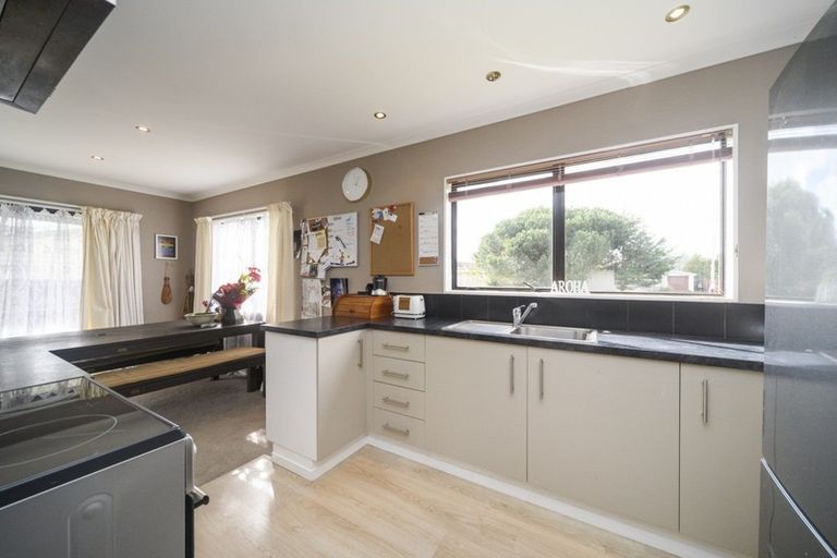 Photo of property in 9 Cargill Grove, Kelvin Grove, Palmerston North, 4414