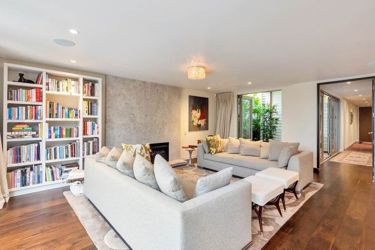 Photo of property in 48 Gladstone Road, Parnell, Auckland, 1052