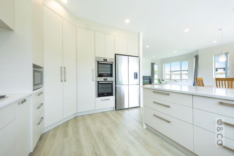 Photo of property in 16 Fruitlands Road, Kumeu, 0810