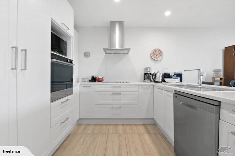 Photo of property in 5e Melia Place, Stanmore Bay, Whangaparaoa, 0932