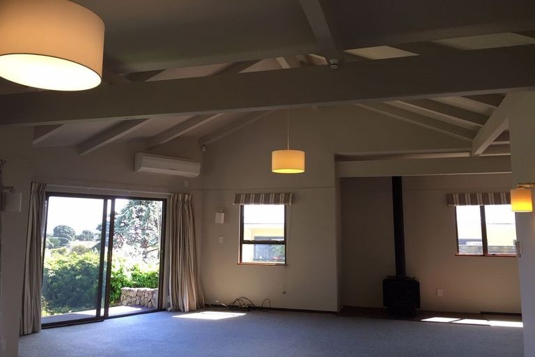 Photo of property in 19 Napier Grove, Waikanae Beach, Waikanae, 5036