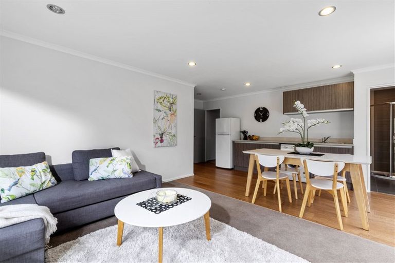 Photo of property in 88 Rising Parade, Fairview Heights, Auckland, 0632