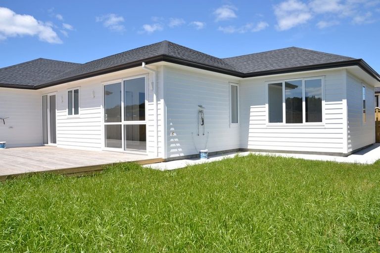 Photo of property in 32 Johns Creek Crescent, Silverdale, 0932