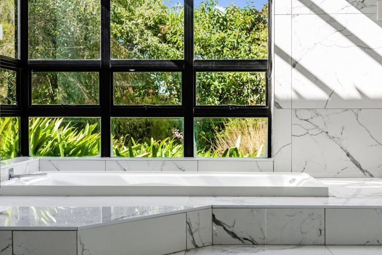 Photo of property in 151 Taupaki Road, Taupaki, Henderson, 0782