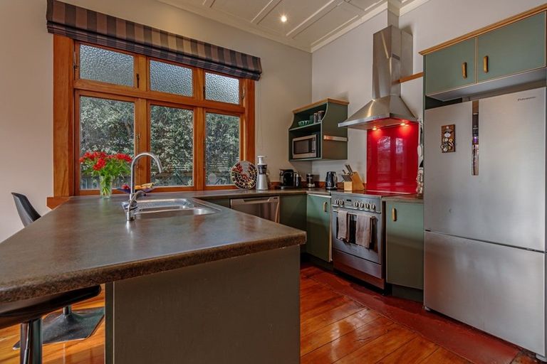 Photo of property in 33 Knowles Street, Terrace End, Palmerston North, 4410