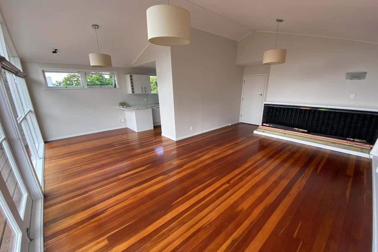 Photo of property in 4 Roband Avenue, Glenfield, Auckland, 0629