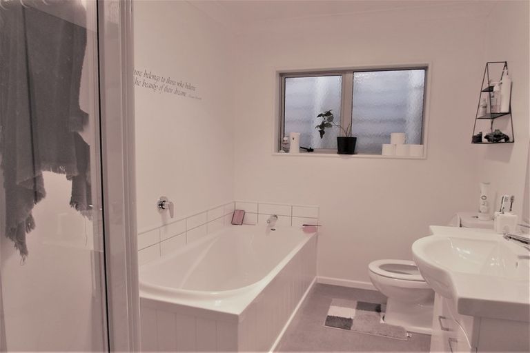 Photo of property in 15 Speldhurst Grove, Stokes Valley, Lower Hutt, 5019