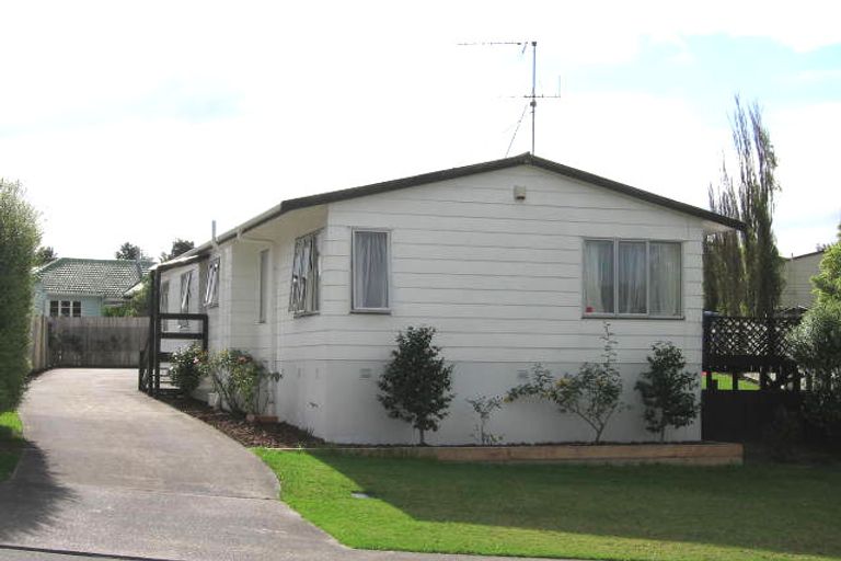 Photo of property in 79 Harmel Road, Glendene, Auckland, 0602