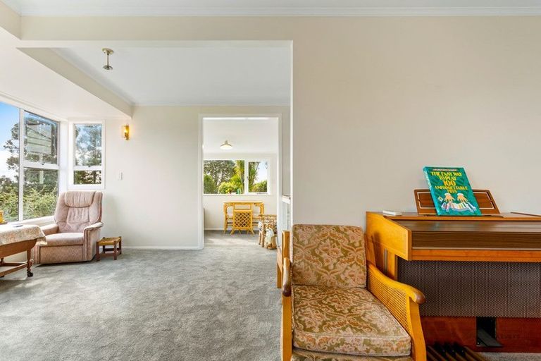 Photo of property in 14 Pine Avenue, Henderson, Auckland, 0612