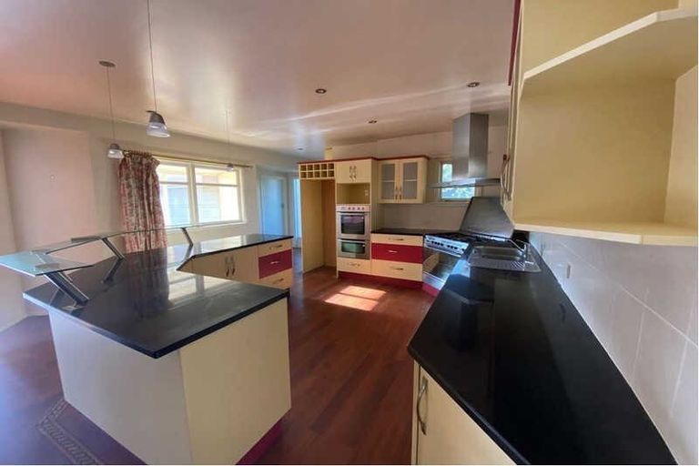 Photo of property in 32 Strowan Road, Strowan, Christchurch, 8052