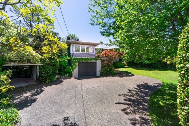 Photo of property in 2 Phillip Parade, Forrest Hill, Auckland, 0620