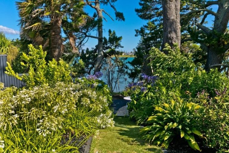 Photo of property in 1a Ferry Parade, Herald Island, Auckland, 0618