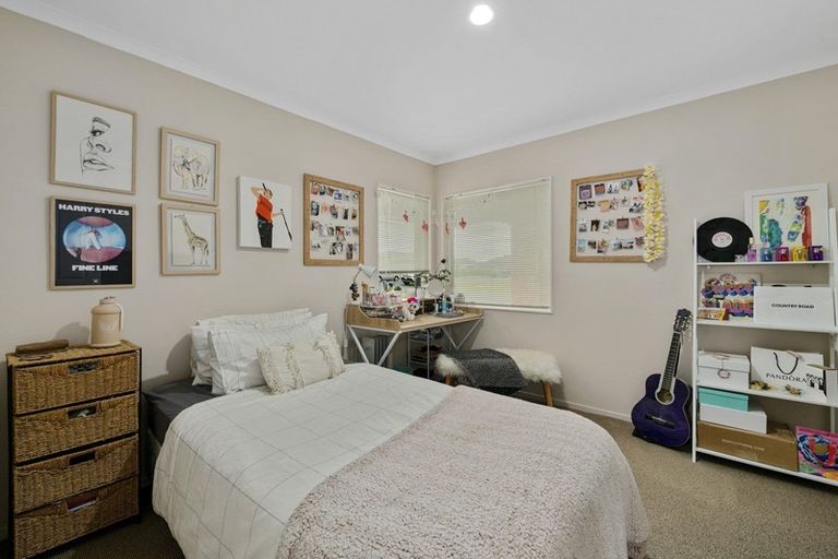 Photo of property in 9 Percy Kinsman Crescent, Riverstone Terraces, Upper Hutt, 5018