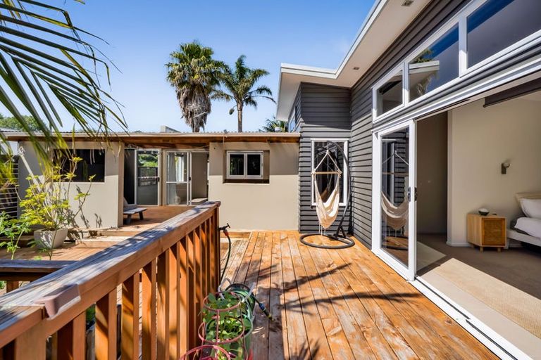 Photo of property in 70 Seaview Road, Marfell, New Plymouth, 4310