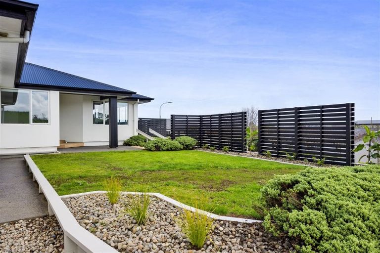 Photo of property in 4 Vardon Way, Waiwhakaiho, New Plymouth, 4312