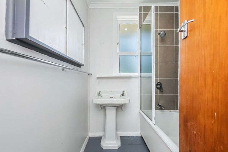 Photo of property in 28 Henry Street, Ebdentown, Upper Hutt, 5018