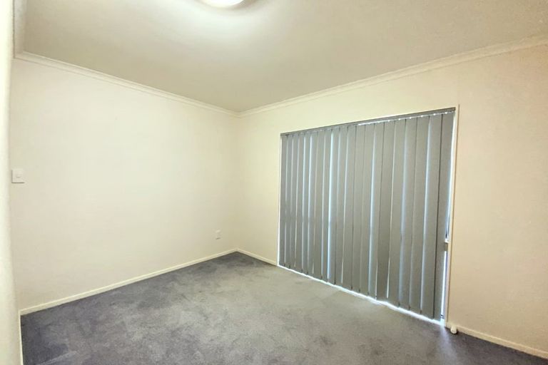Photo of property in 11 Newbegin Place, Weymouth, Auckland, 2103