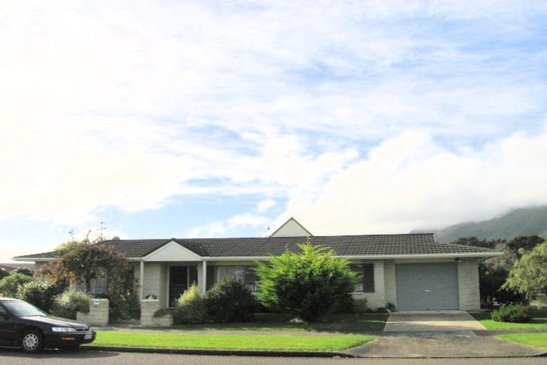 Photo of property in 1b Awanui Drive, Waikanae, 5036