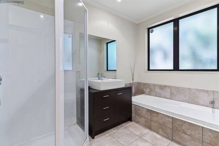 Photo of property in 48a Lewisham Street, Highland Park, Auckland, 2010