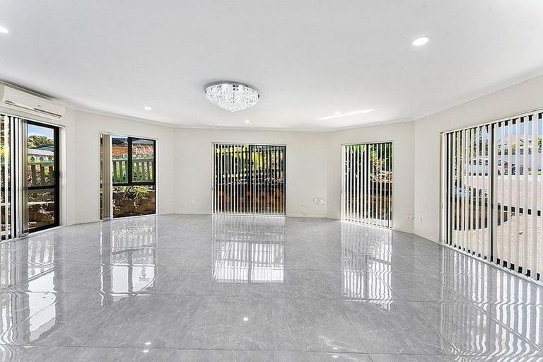 Photo of property in 18 Pistachio Place, Goodwood Heights, Auckland, 2105