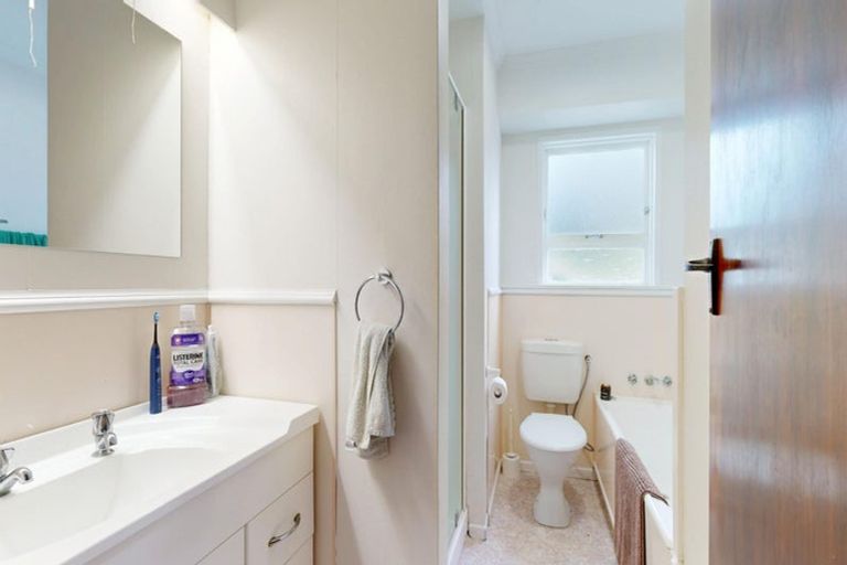 Photo of property in 2 Darlington Terrace, Miramar, Wellington, 6022