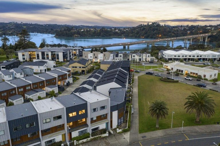 Photo of property in 24 Alexander Willis Crescent, Hobsonville, Auckland, 0616