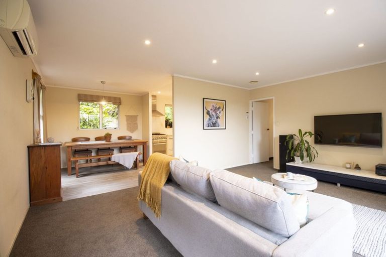Photo of property in 18 Toporoa View, Ascot Park, Porirua, 5024